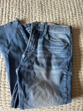 Wrangler Men's Light Blue Relaxed Fit Jeans